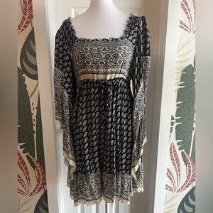 Vintage Frwe People Black and Cream Long Sleeve Dress